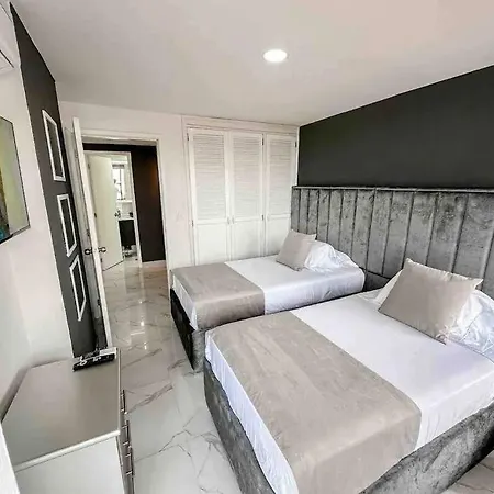 Moderno Frente Al Mar En Apartamento