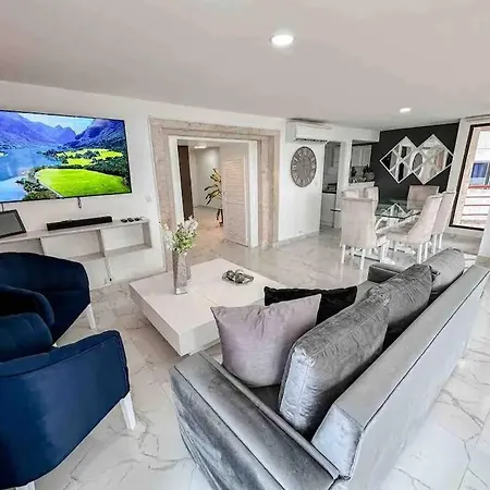 Moderno Frente Al Mar En Apartamento *